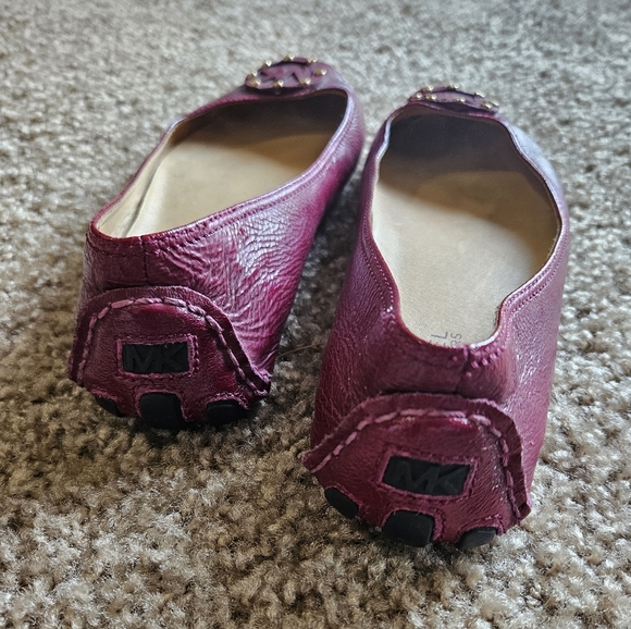 Michael Kors Magenta Flats with Floral Gold Logo Rosettes, Size 8 - Picture 5 of 6